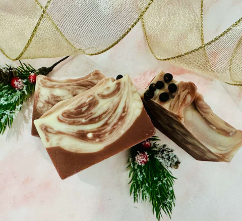 MISTLETOE KISSES